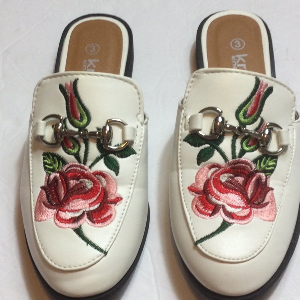 Krush slip ins Sz 3  big kid but can fit a Sz 5 woman also